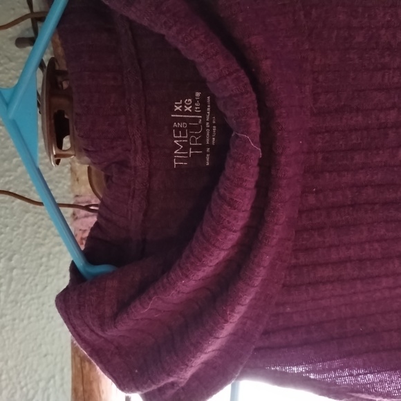 Turtle neck cowl neck - Picture 3 of 3